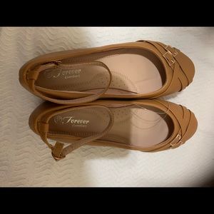 Nice pair of Shoes to wear.